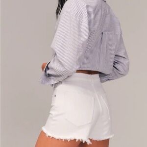 Abercrombie & Fitch White high rise mom Jean Shorts